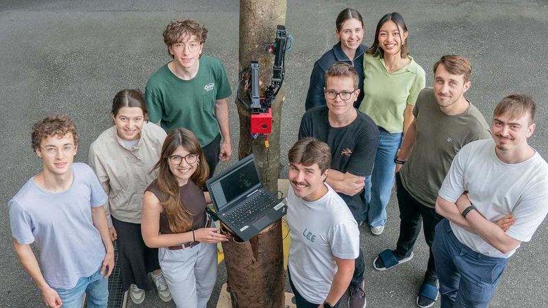 The MONKEE focus project team with their climbing robot.  (Image: Nicole Davidson / ETH Zurich)