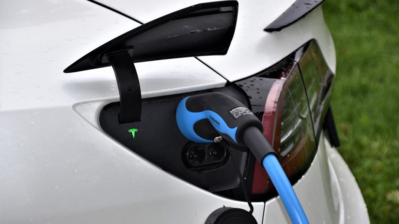 How to hide supercapacitors in electric vehicles