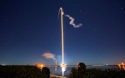 Strings of pearls in the night sky - the Starlink satellite project
