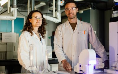 Building and breaking plastics with light: Fabian Eisenreich rethinks plastic recycling