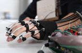 Feedback enhances brainwave control of a novel hand-exoskeleton