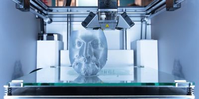 How to clean 3D printer bed surfaces? Chemicals and tools both help