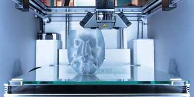 How to clean 3D printer bed surfaces? Chemicals and tools both help