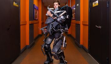 Student Designs an Active Exoskeleton to Lift Weight