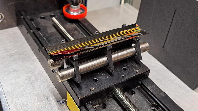 A mirror for the neutron microscope is only a few nanometres thick and extremely difficult to manufacture. The mirror is 10 cm long and has a radius of curvature of two cm. Photo: Luise Theil Kuhn