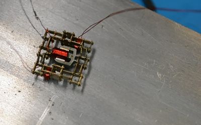 Tiny motor can walk to carry out tasks