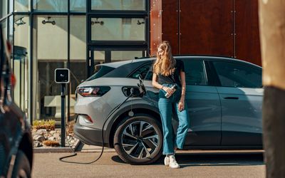 Injection Molding Solutions for Faster, Cost-Effective EV Charging Station Production