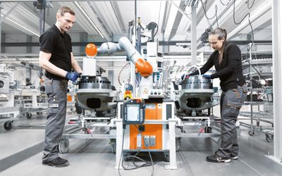 Cobots and IIoT Create a Synergistic Working Relationship