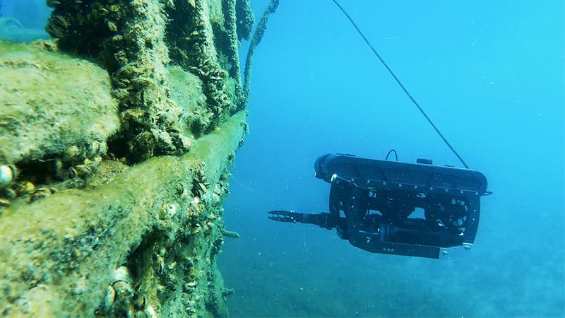 Deep Trekker PIVOT ROV investigating a shipwreck.