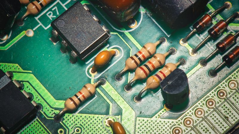 What Does a Resistor Do? Theory, Types, and Practical Uses for Digital and Hardware Engineers