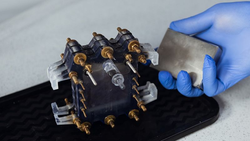 The magnetic field integration reactor for hydrogen production. Photo by Dmitry Grigoryev / ITMO NEWS