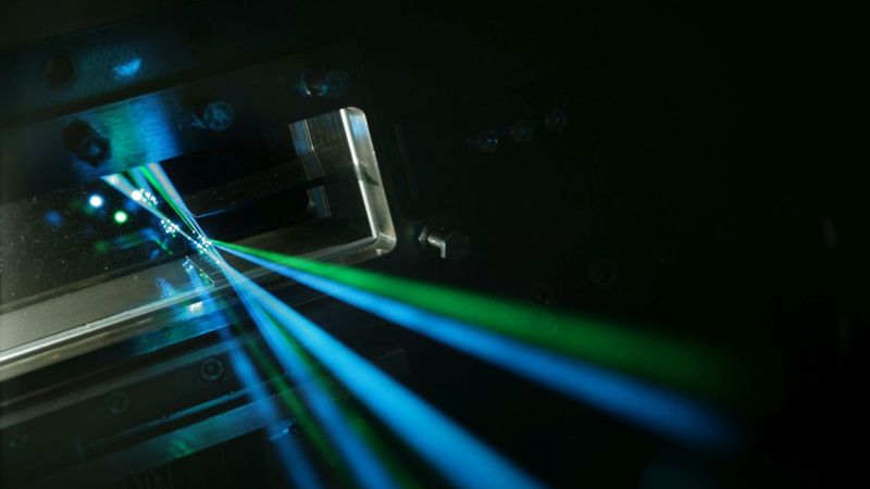 Data can also be transmitted by laser, so security-critical systems must be well protected optically. (Photo: Andrea Fabry, KIT)