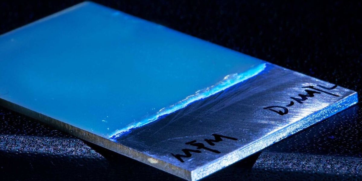 Fluorescent corrosion protection on a metal plate. (Photograph: Marco D’Elia / ETH Zurich)