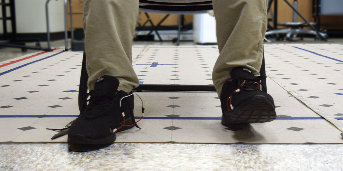 Researchers have created a toe-tapping test utilizing smart shoe insoles capable of safely assessing Parkinson's patients' falling risk. | Image: Texas A&M Engineering
