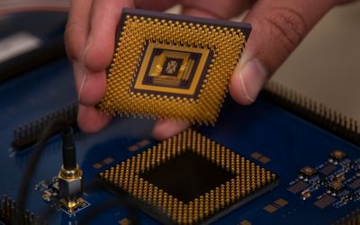First programmable memristor computer aims to bring AI processing down from the cloud