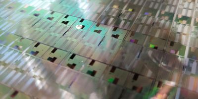 Chips on silicon wafers. Credit: ©Universal Quantum Deutschland GmbH