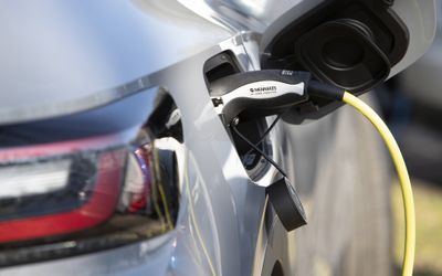 Preventing power quality issues caused by electric vehicle charging