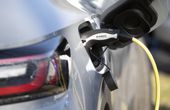 Preventing power quality issues caused by electric vehicle charging