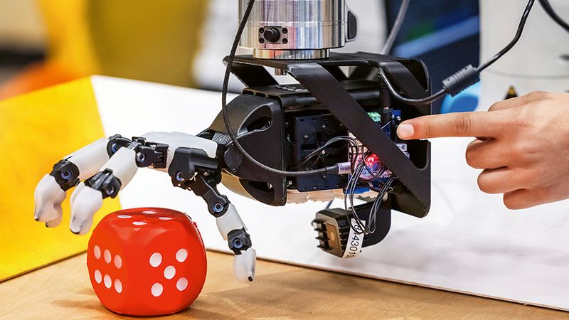 Dexterous, tendon-driven robotic hand performing a task learnt through imitation. (Image: Soft Robotics Lab / ETH Zurich)