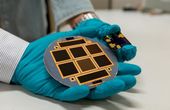 Four terminal perovskite-silicon PV tandem devices hit 30 percent efficiency