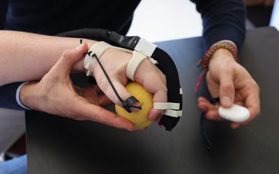 Exoskeleton device helps stroke victims regain hand function
