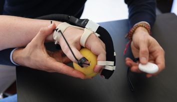 Exoskeleton device helps stroke victims regain hand function