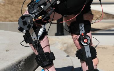 Versatile knee exo for safer lifting