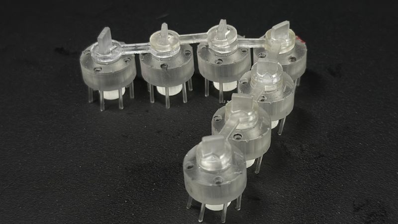 Robots made of linked particle chains