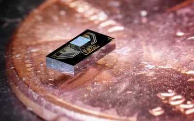 Electronic-Photonic Chip Sandwich Pushes Boundaries of Computing and Data Transmission Efficiency