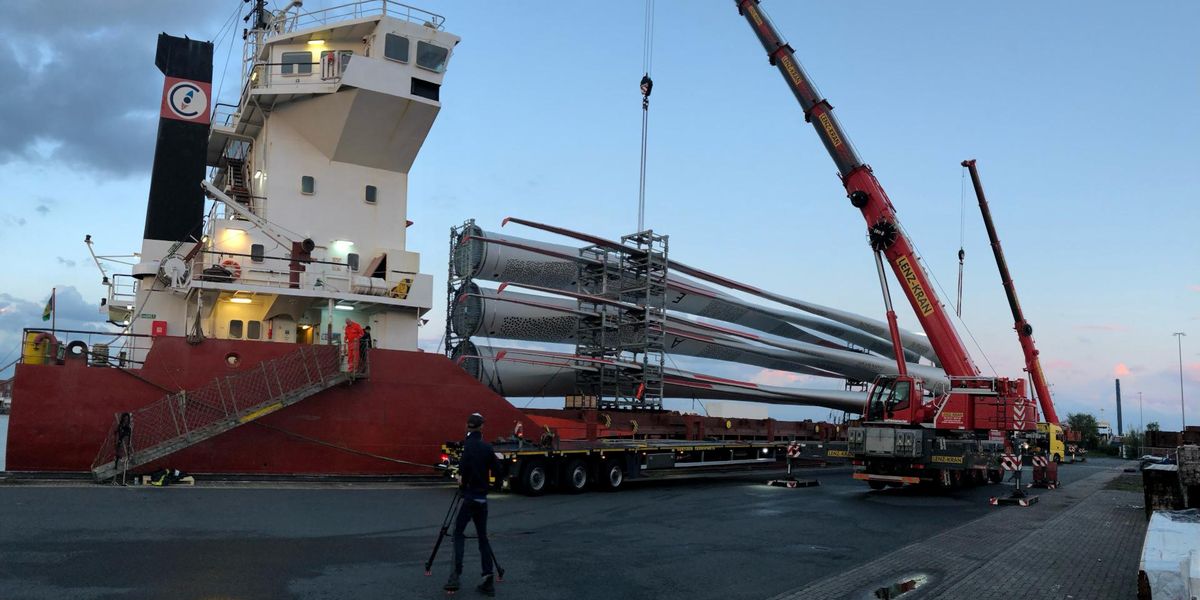 The rotor blades arriving in Bremerhaven. Credit: © DLR. All rights reserved