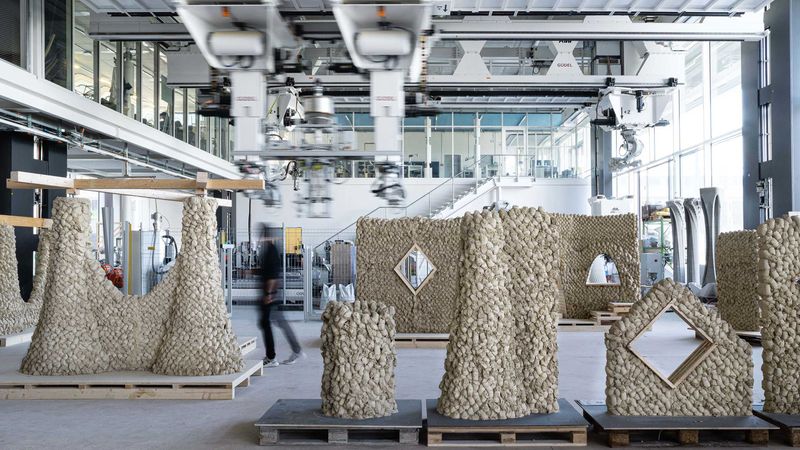 In the production hall, various construction elements are on display that a robot has ‘shot’ from clay balls. (Image: Michael Lyrenmann / Gramazio Kohler Research / ETH Zurich)