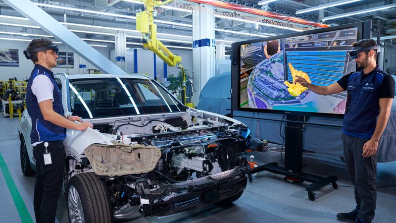 BMW accelerates concept evaluations with  industrial augmented reality and virtual reality