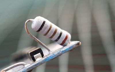 Current-Limiting Resistor: Theory, Design and Practical Applications for Engineers