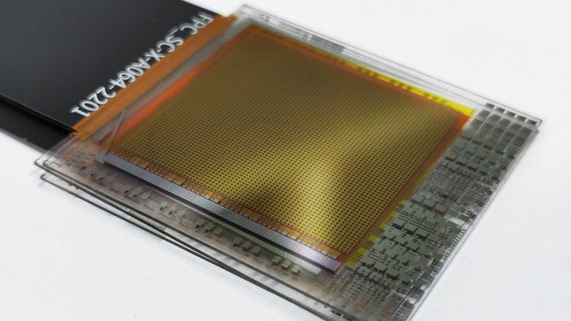 Thin-film technology: One of the two perovskite-based sensor prototypes that the researchers have used to demonstrate that the technology can be successfully miniaturized.  (Image: Empa / ETH Zürich)