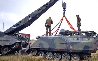 Pushing the limits of FFF together: Lifting a 12-tonne tank with a plastic 3D print