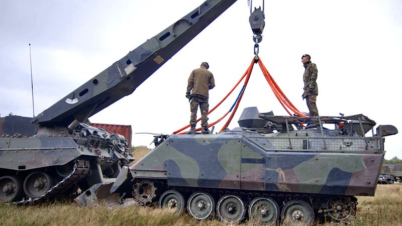 Pushing the limits of FFF together: Lifting a 12-tonne tank with a plastic 3D print