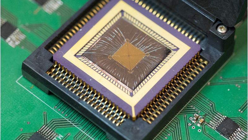 The memristor chip that powers the new reservoir computing system. Photo: Wei Lu.