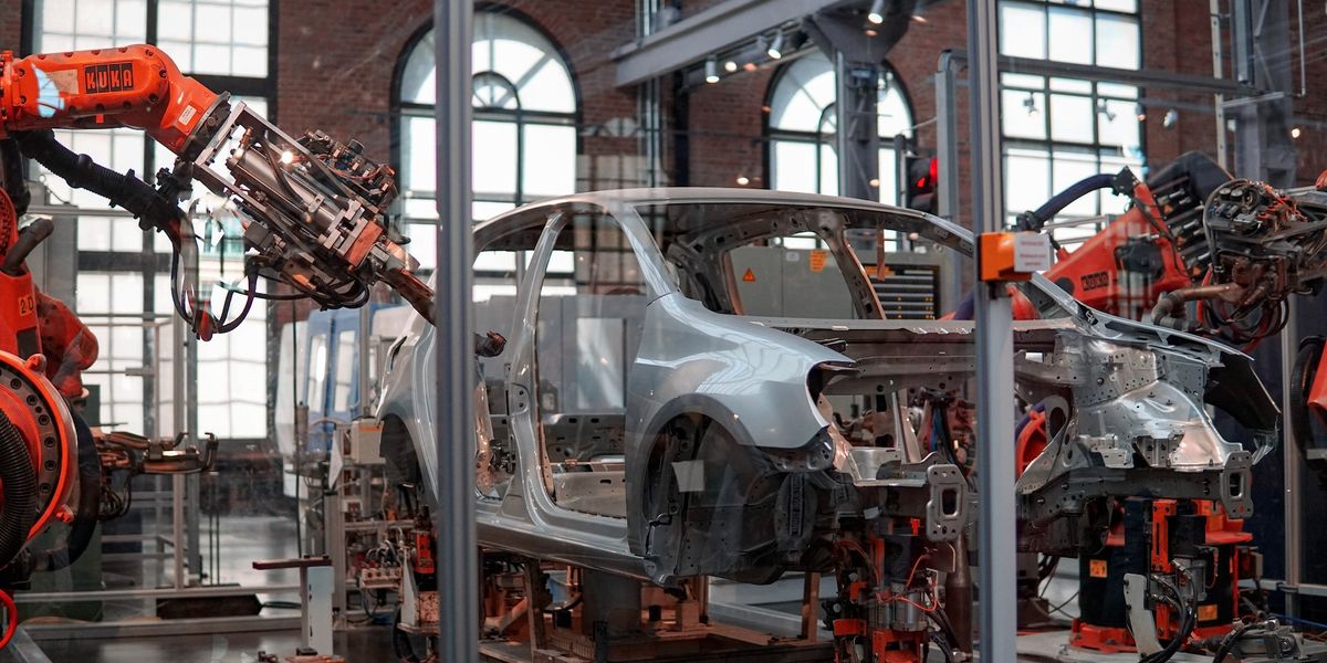 Automated car assembly with industrial robots