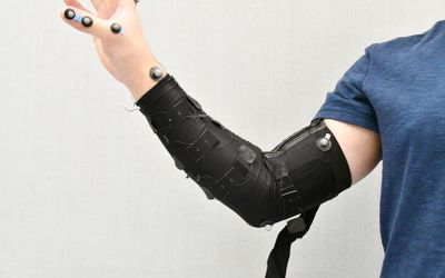 Researchers apply exosuit sensors to measure muscle strain