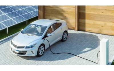 Charging electric vehicles with photovoltaics at home