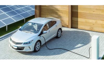 Charging electric vehicles with photovoltaics at home