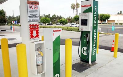 Making hydrogen fuel cells 'less precious'