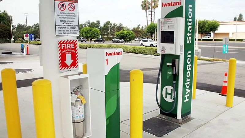 A hydrogen refueling station for fuel cell vehicles in California. To make the technology more affordable worldwide, WashU researchers are developing highly efficient, durable iron components for fuel cells to replace more expensive precious metals. (Photo: Shutterstock)