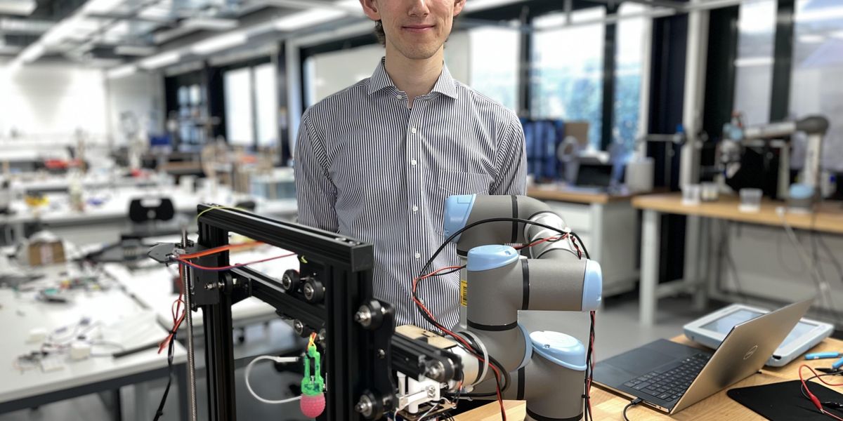 Kai Junge, PhD student and first author of the paper that will be presented at the RoboSoft 2022 conference. © Anne-Muriel Brouet/ EPFL