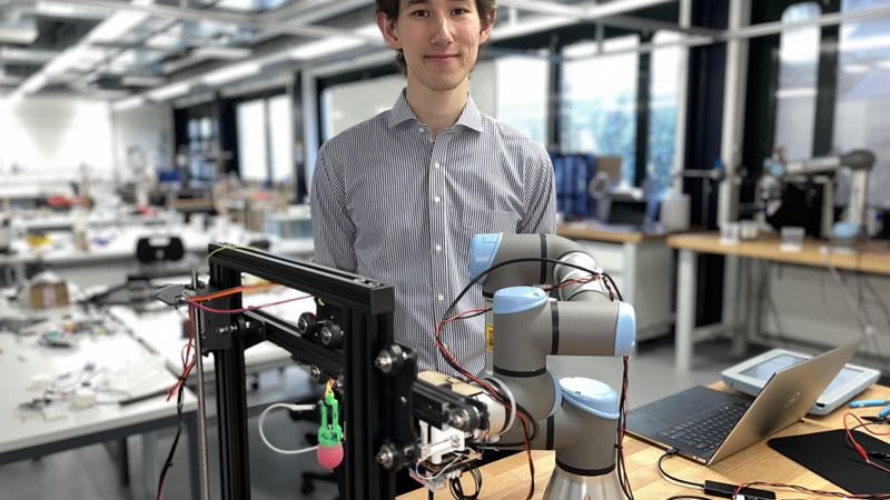 Kai Junge, PhD student and first author of the paper that will be presented at the RoboSoft 2022 conference. © Anne-Muriel Brouet/ EPFL