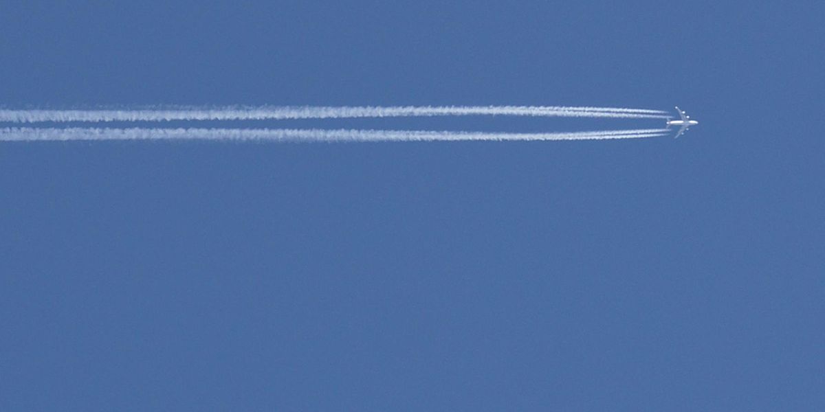 Aircraft engines emit soot particles. These act as condensation nuclei for small supercooled water droplets, which immediately freeze into ice crystals and become visible as contrails in the sky. Credit: © DLR. All rights reserved