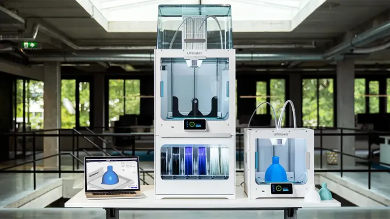 An example of the different sizes and configurations possible with FFF 3D printers