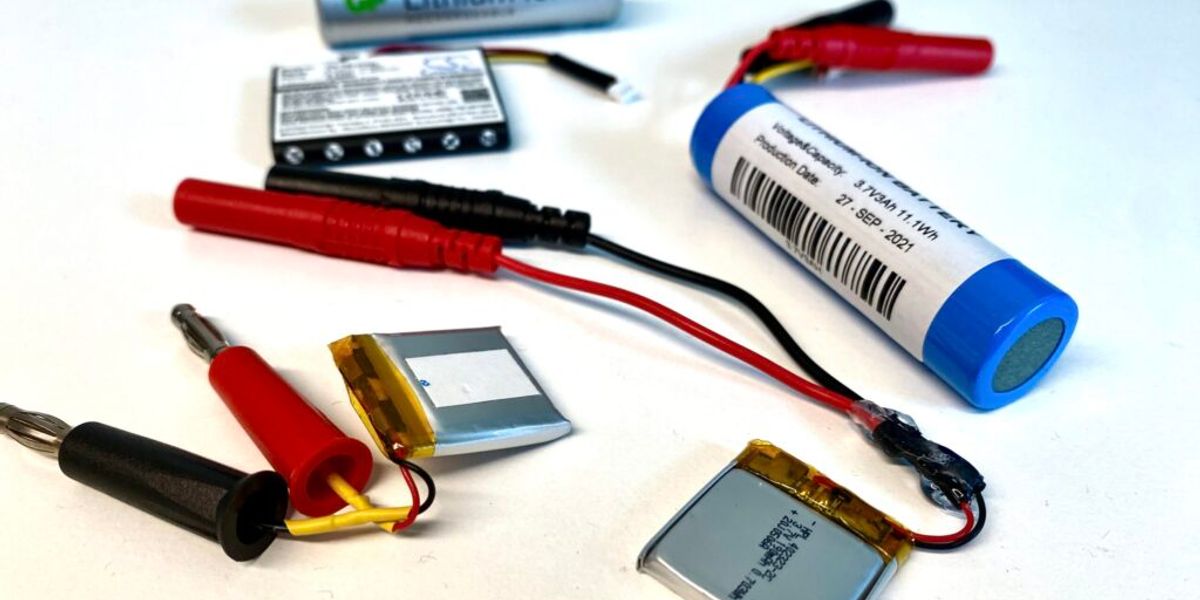 How to pick the right battery for an IoT device: A waste management case study