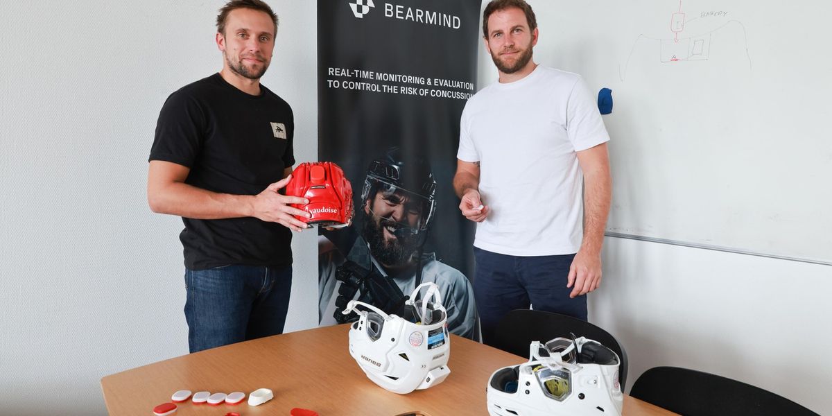 Tom Bertrand and Mathieu Falbriard, cofounder of Bearmind, with their smart helmet © 2023 Alain Herzog