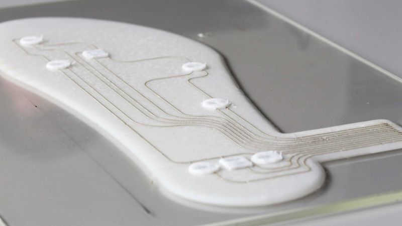 The insoles, together with the integrated sensors and conductive tracks, are produced in just one step on a 3D printer. (Photograph: Marco Binelli / ETH Zurich)